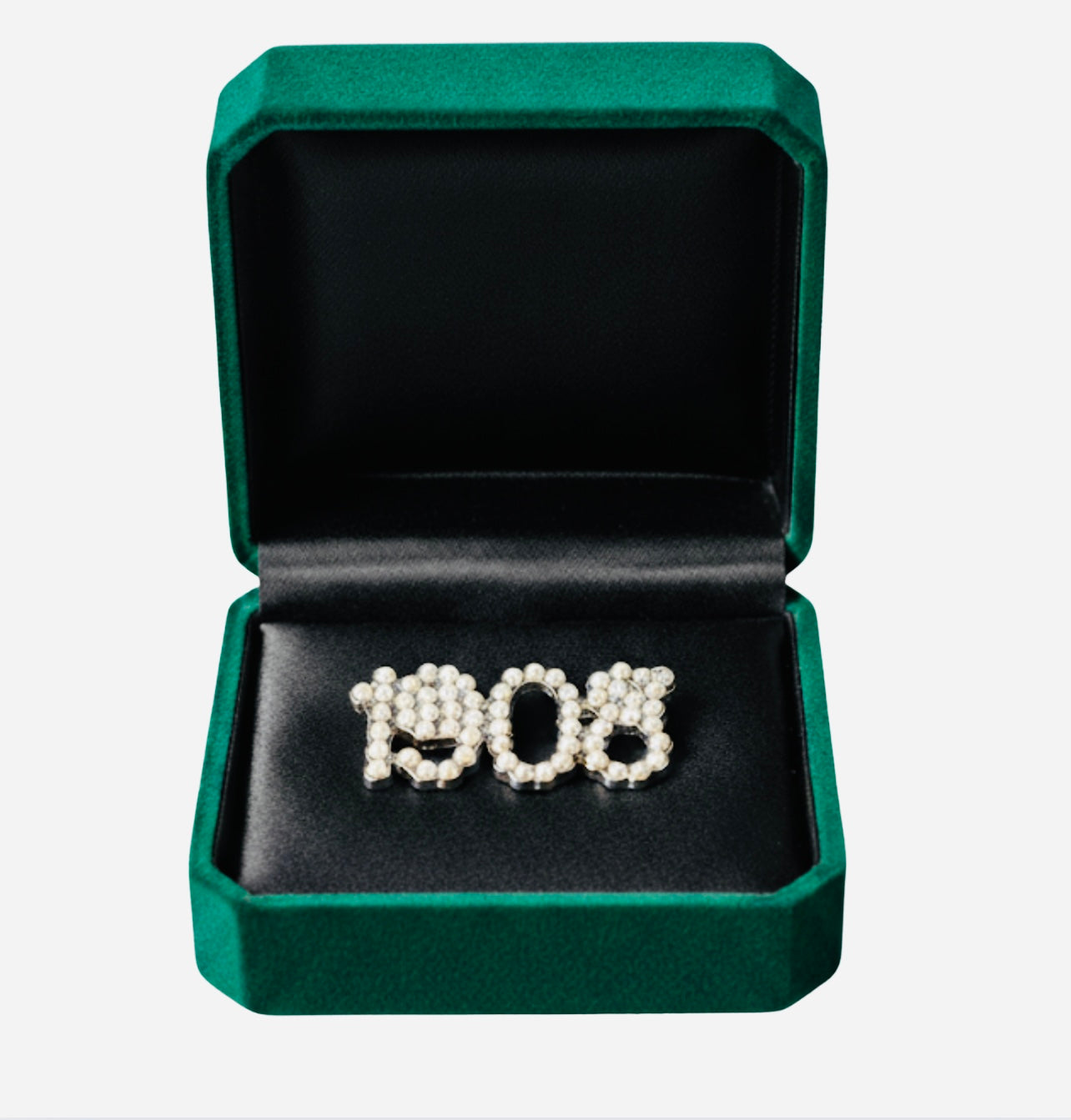 1908 magnet back brooch